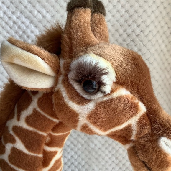 FAO SCHWARZ Large Plush Sitting Giraffe Stuffed Animal Toy - Picture 9 of 16